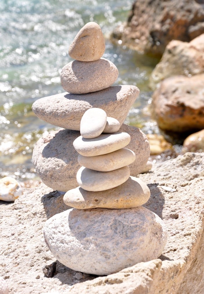 Wassertropfen mit Wellen und Splash